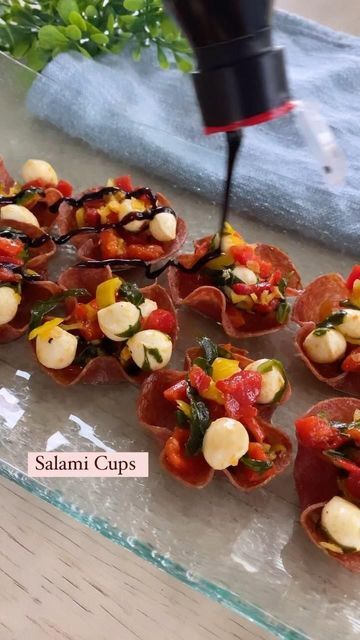 Baked Salami Cups, Salami Cups, Salami Appetizer, Salami Recipes, Cheese Cupcake, Unique Appetizers, Mozzarella Pearls, Muffin Cupcake, Holiday Party Foods