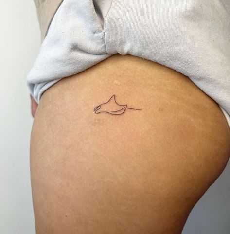 SYDNEY FINE LINE TATTOO on Instagram: "Finelines Mantaray made on Bondi beach! Fun fact! Did you Manta rays have the largest brain-to-size ratio of any cold-blooded fish ? Studies have shown that manta rays may recognize themselves in the mirror, an ability indicative of high cognitive function, also shown by dolphins, primates, and elephants 🧠 📅 For all booking’s and inquiries @finelinesbondi please use form in bio link Made in studio - @bondiink666 . . . . #tattoo #mantaray #mantarayt Mirror Fine Line Tattoo, One Line Manta Ray Tattoo, Dainty Stingray Tattoo, Dainty Manta Ray Tattoo, Minimalist Manta Ray Tattoo, Fineline Dolphin Tattoo, Small Ray Tattoo, Stingray Rib Tattoo, Tattoo Ideas Manta Ray