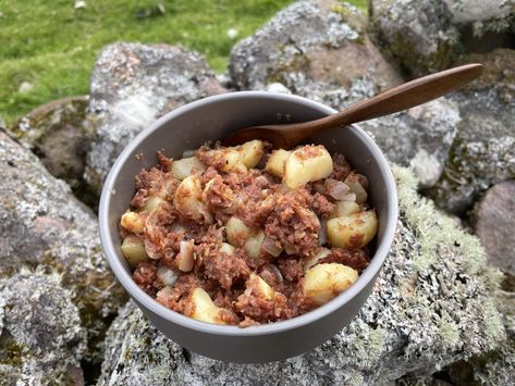 Spiced Corned Beef Hash Trangia Stove, Beef Hash Recipe, Corned Beef Hash Recipe, Kitchen Spice Rack, Camping Lunches, Camping Breakfast, Hash Recipe, Corned Beef Hash, Beef Hash