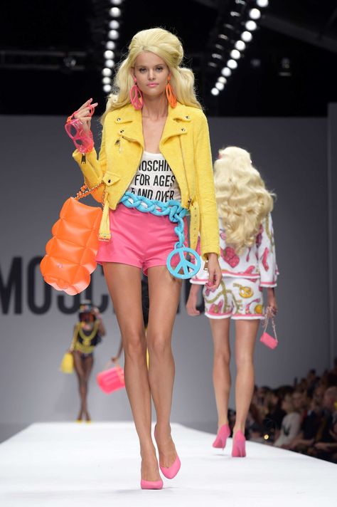 Moschino Barbie collection 2014 Moschino 2015, London Fashion Weeks, Fashion Week 2015, Barbie Style, Dior Couture, Jeremy Scott, Cat Walk, Girls Show, Barbie World