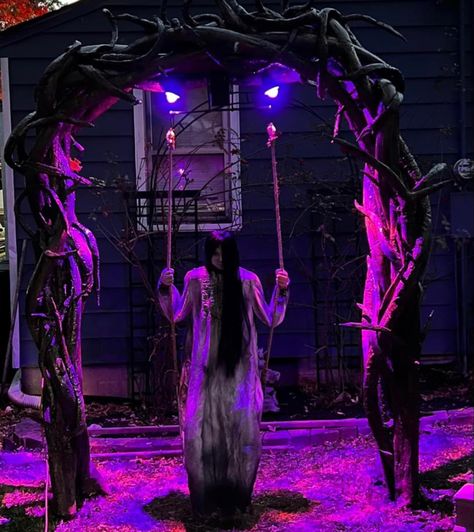 Paranormal Halloween Decorations, Haunted House Outside Decor, Scary Halloween Decorations Outdoor Haunted Houses Front Yards, Haunted Outdoor Decorations, Scary Driveway Halloween, Jump Scare Halloween Decorations, Haunted House Tunnel Ideas, Outdoor Haunted Forest Ideas, Amazing Halloween Decorations