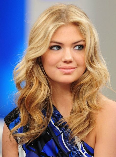 Kate Upton Hair, Long Wavy Haircuts, Formal Hairstyles Updo, Selena Gomez Hair, Medium Blonde Hair, Loving Wife, Side Part Hairstyles, Wavy Haircuts, To Be A Woman