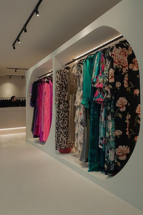 Dress Rental Business, Clothing Rental, Dress Store Design, Clothes Shop Design, Rent Dresses, Store Design Boutique, Visual Merchandising Displays, Dress Rental, Dress Store