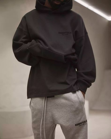 Branded Hoodies, Hoodie And Sweatpants Outfit, Vintage Athletic Wear, Hoodie Outfit Men, Essentials Hoodie, Perfect Sneakers, Brand Ideas, Sweatpants Outfit, Fear Of God Essentials