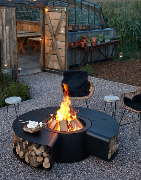 Mororo | Rocco Mororo Rocco, Diy Fire Pit Ideas, Gravel Pit, Fire Area, Outside Fire Pits, Barbecue Design, Outdoor Fire Pit Designs, Modern Fire Pit, Diy Bbq