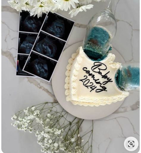 Gender Reveal Ideas For Twins Surprise, Gender Reveal Photoshoot Ideas With Kids, Intamite Baby Gender Reveal, Fun Gender Reveal Ideas For Siblings, Cake Gender Reveal Photoshoot, Private Gender Reveal Ideas For Couple, Gender Reveal Ideas At Home, Gender Reveal Ideas Cake, Baby Gender Cake