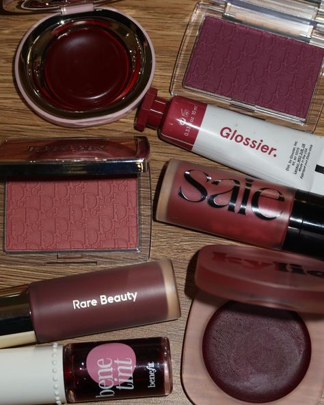 Wine toned blush season 🍷 #blush #creamblush #saiebeauty #saiebeautydewblush #benetint #rarebeauty #rarebeautyblush #kylieblush #kylieblushbalm #dior #diormakeup #diorblush #diorbeauty Berry Makeup, Soft Girl Makeup, Red Makeup, Pinterest Makeup, Makeup Aesthetic, Dior Makeup, Makeup Obsession, Cream Blush, Makeup Goals