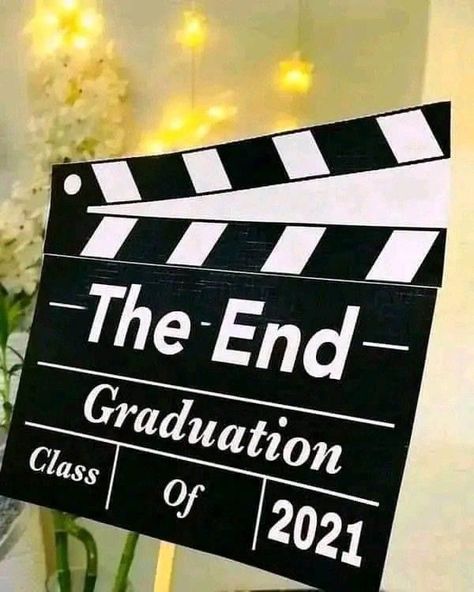 Convocation Party Ideas, Photo Booth For Farewell Party, Met Gala Graduation Theme, Graduation Farewell Party Ideas, Senior Farewell Ideas, Farewell Party Ideas For Seniors, Convocation Decoration Ideas, Convocation Decoration, Farewell Ideas For Seniors School