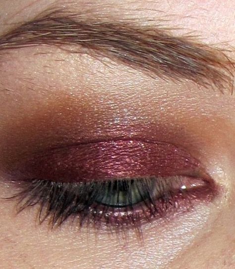 WHEN YOU FEEL GROSS FOR NO REASON Purple Eyeshadow, Olivia Palermo, Makeup Revolution, Pretty Makeup, Gigi Hadid, Beautiful Makeup, All Things Beauty, An Eye, Beach Waves