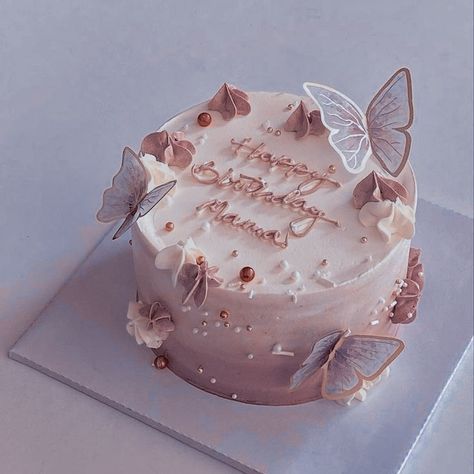 Cute Cake Designs Aesthetic, Simple 15 Birthday Cake, Cake Ulang Tahun Aesthetic, Birthday Cakes With Butterflies, Pastel Cake Aesthetic, Cake Butterfly Design, Birthday Cakes 19, Cake Simple Aesthetic, 19 Birthday Cakes