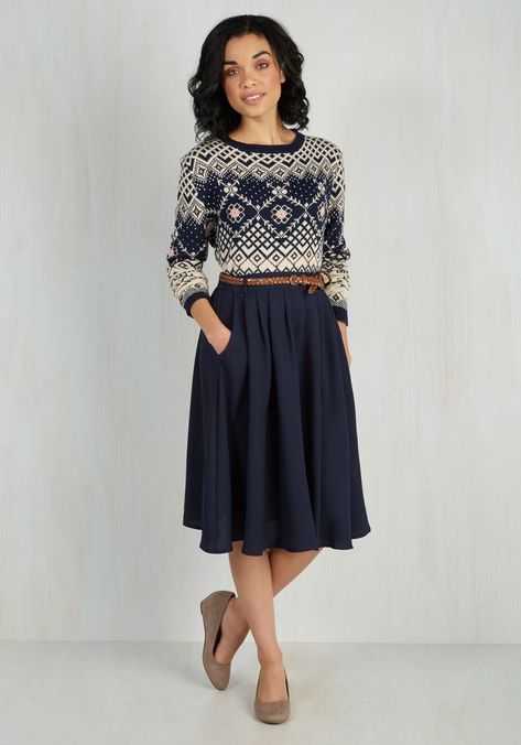 navy a-line skirt + vintage sweater Navy Midi Skirt, Look Retro, Blue Skirt, 가을 패션, Elegant Outfit, Modest Dresses, Modest Outfits, A Dress, Vintage Skirt