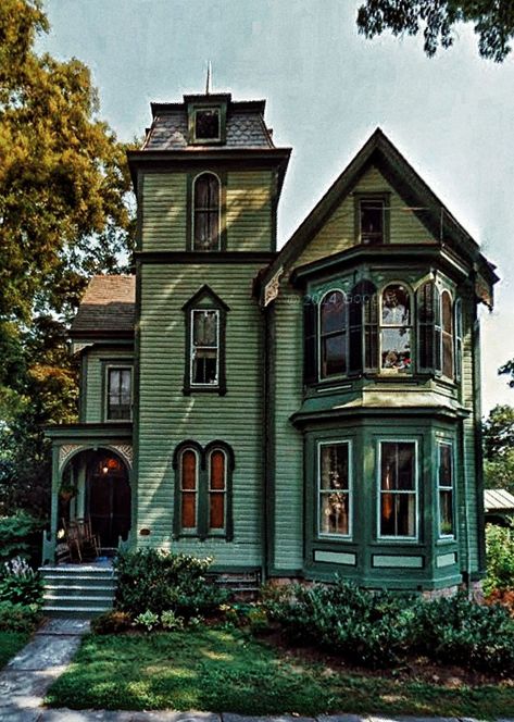 Whimsigoth Exterior, Whimsigothic Home Exterior, Tiny Home Victorian, Colonial Victorian House, Moody Victorian Exterior, Romantic Victorian House, Classic Victorian House, Dark Green Victorian House Exterior, Victorian Homes Outside