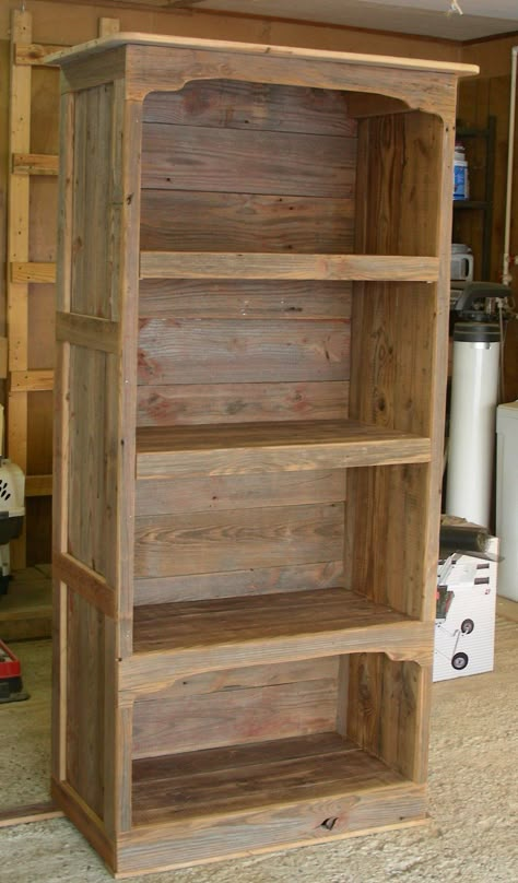 Wood Shelf Ideas, Barn Wood Shelf, Wood Book Shelf, Common Milkweed, Rustic Bookshelf, Bookcase Diy, Barnwood Furniture, Kursi Bar, Barn Wood Projects