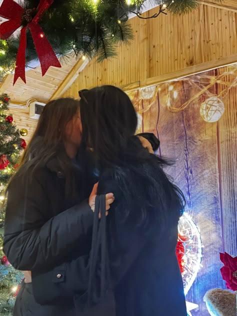 Sapphic Christmas Aesthetic, Christmas Lesbian Wallpaper, Christmas Wlw Aesthetic, Wlw Winter Aesthetic, Wlw Christmas Aesthetic, Sapphic Christmas, Wlw Winter, Wlw Christmas, Christmas Lesbian