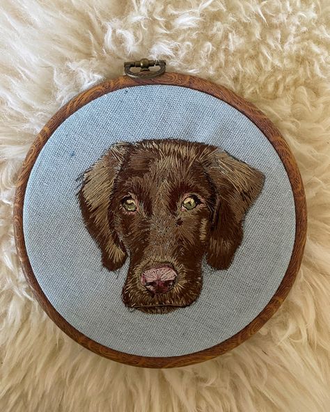 Chocolate lab embroidery #embroidery #embroideryart #embroiderydesign #embroiderydog Lab Cross Stitch, Labrador Embroidery Patterns, Labrador Retriever Embroidery, Labrador Cross Stitch Pattern, Embroidered Dog Portrait, Chocolate Labrador, Chocolate Lab, Embroidery Inspiration, Embroidery Art