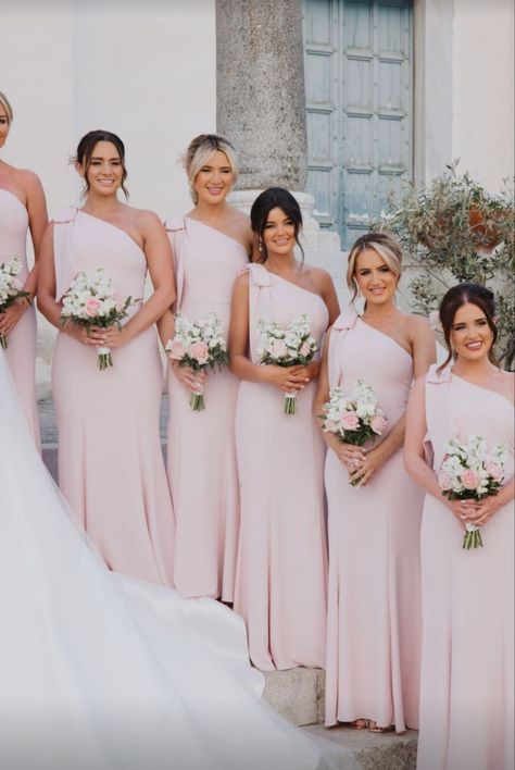 Bridesmaids wearing pale pink one shoulder dresses with bow at shoulder for an Italian outdoor wedding Loght Pink Bridesmaid Dresses, Revelry Bridesmaid Dresses Pink, Pink Bridesmaid Dresses Matching, Pale Pink Wedding Colors, Peony Pink Bridesmaid Dresses, Pale Pink Bridesmaid Dress, Blush Pink Bridesmaids Dresses, Elegant Wedding Bridesmaids Dresses, Pink Pastel Bridesmaid Dresses