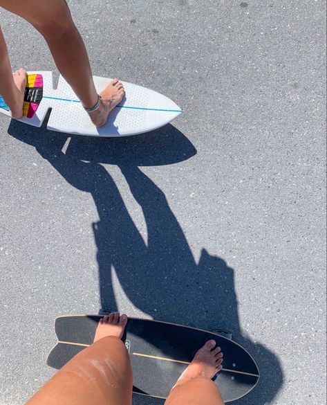 Surf Skate, Surf Bored, Summer Skateboarding, Surfing With Friends Aesthetic, Skateboard Beach, Skateboard Beach Aesthetic, Surf Aesthetic, Surf Vibes, Summer Plans