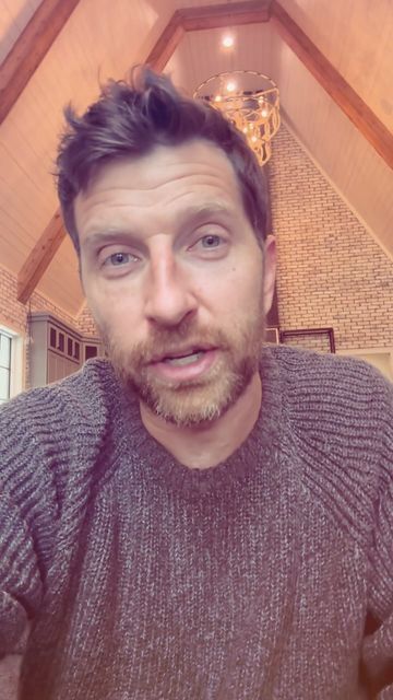 Brett Eldredge on Instagram: "New Album OUT NOW, Tickets for the GLOW tour ON SALE now!! (Link in bio) Go get em and tell me what you’re loving and where you’re going to the show!!! MERRY CHRISTMAS, welcome to the family:)" Brett Eldredge Selfie, Go Get Em, Brett Eldredge, Flight Of The Conchords, Morgan Wallen, Country Music Artists, Welcome To The Family, The Glow, New Album