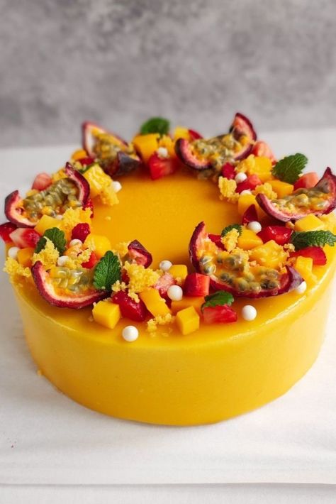 Chocolate Passion Fruit Cake, Passion Fruit Cake Decoration, Mango Cake Decoration Birthday, Mango Cake Decoration, Passion Fruit Mousse Cake, Fruit Flan, Mango Delight, Cake Mango, Cakes Cute