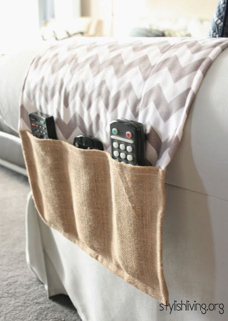 Holiday Hand Towels, Diy Gifts For Men, Remote Control Holder, Remote Holder, Dekor Diy, Diy Sofa, Diy Holder, 15 Diy, Creation Couture