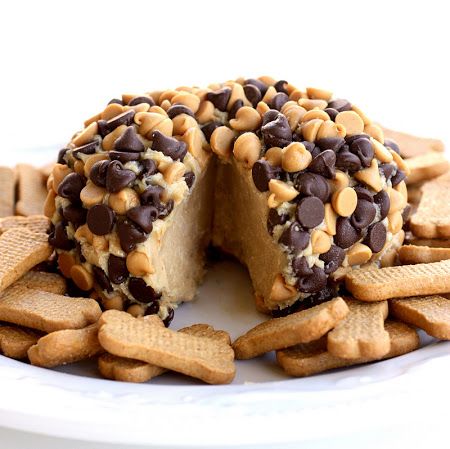 Peanut Butter "Cheese Ball" | The Girl Who Ate Everything Peanut Butter Cheese Ball, Peanut Butter Ball, The Girl Who Ate Everything, Butter Cheese, Dessert Dips, Peanut Butter Balls, Peanut Butter Chips, Think Food, Pull Apart