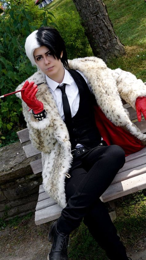 Male Cruella, Disney Costumes For Men, Genderbent Cosplay, Gay Halloween Costumes, Disney Villain Costumes, Black Color Hairstyles, Disney Genderbend, Halloween Hombre, Cruella Costume