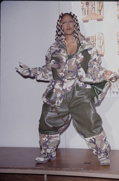 Da Brat 90s, Black Style Icons, Rihanna Love, Da Brat, 90s Hip Hop Fashion, Black Entertainment, 90s Party, Brat Style, Oversized Outfit