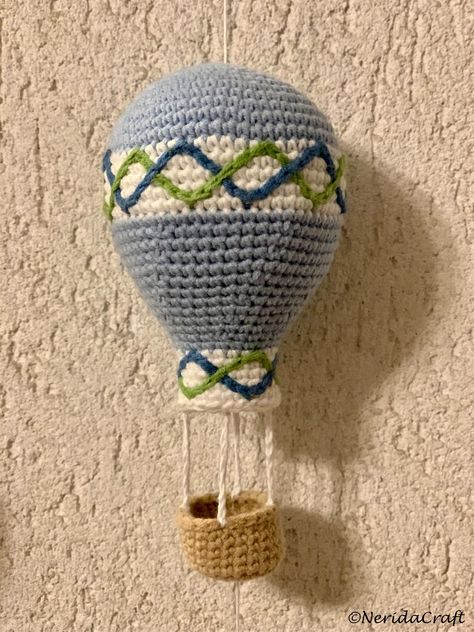 Hot Air Balloon Decorations Diy, Crochet Balloon, Baby Haken, Crochet Flower Granny Square Pattern, Bookmark Crochet, Hot Air Balloon Decorations, Crochet Baby Gifts, Crochet Bookmark Pattern, Single Crochet Decrease