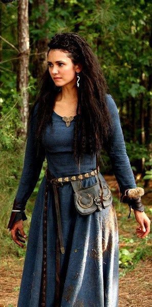 the_originals01 Celtic Dress, Viking Dress, Medieval Clothes, Nerd Fashion, Bonnie Bennett, Medieval Costume, Caroline Forbes, Medieval Clothing, Medieval Dress