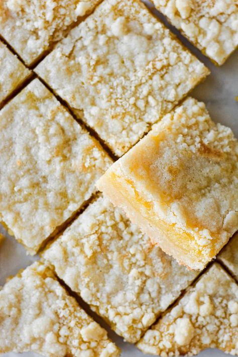 Lemon Crumble Bars Recipe, Lemon Streusel Bars, Shortbread Crumble Topping, Lemon Dream Bars, Deserts With Lemon, Best Southern Desserts, Lavender Lemon Cake, Lemon Shortbread Bars, Easy Lemon Desserts