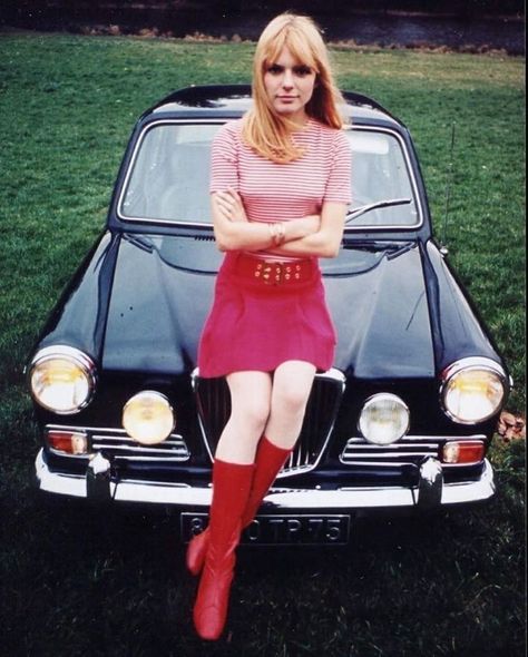 𝐕𝐢𝐧𝐭𝐚𝐠𝐞 𝐂𝐥𝐨𝐭𝐡𝐢𝐧𝐠 & 𝐀𝐜𝐜𝐞𝐬𝐬𝐨𝐫𝐢𝐞𝐬 on Instagram: “France Gall 🔮 ⠀ ⠀ ⠀ ⠀ ⠀ ⠀ ⠀ ⠀ ⠀ ⠀ ⠀ ⠀ ⠀ ⠀ ⠀ ⠀ ⠀ #70s #60s #70sfashion #60sfashion #ootd #style #stylist #yearofthemuse #fashion…” Sixties Outfits, Decade Outfits, 60s Women, France Gall, 60s 70s Fashion, 60s And 70s Fashion, Sixties Fashion, 1960s Fashion, Biker Girl