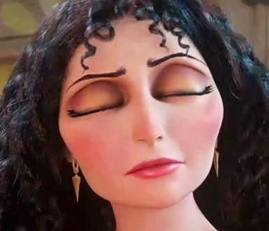 I noticed that Mother Gothel's earrings look like daggers. She uses a dagger to stab Flynn Rider. Interesting detail there. Mother Gothel Makeup, Gothel Makeup, Mother Gothel Costume, Gothel Costume, Rapunzel Makeup, Eyeshadow Halloween, Disney Villains Makeup, Tangled Costume, Spirit Costume