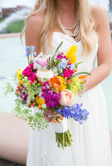 Wildflower Bridal Bouquets, Wildflower Wedding Bouquet, Spring Wedding Bouquets, Flowers And Greenery, Boda Mexicana, Spring Wildflowers, Spring Wedding Flowers, Bright Wedding, Peonies Garden