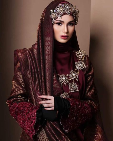 Malay Traditional Clothes Women, Classic Malay Outfit, Melayu Klasik Outfit, Klasik Melayu Wedding, Malaysia Traditional Clothes, Malay Wedding Dress Songket, Malay Traditional Clothes, Wedding Dress Songket, Traditional Outfits Malaysia