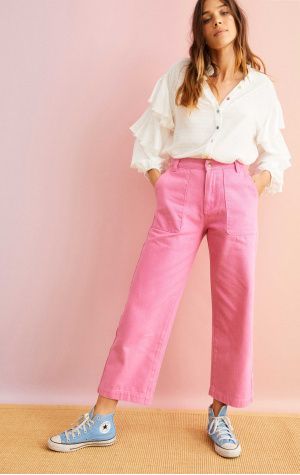 Chino Girl, Leni Klum, Black Month, Look Rose, Look Jean, Pink Knit, Pink Jeans, Summer Outfit Inspiration, Colored Pants