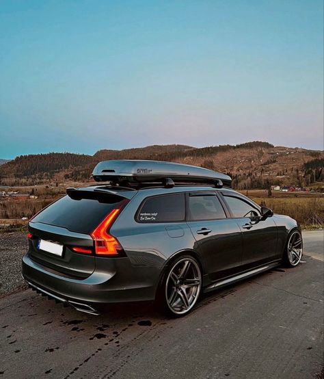 Volvo Station Wagon, Volvo V70r, Car Roof Box, Volvo Wagon, Chevy Camaro Zl1, Station Wagon Cars, Wagon Cars, Sports Wagon, Volvo V60