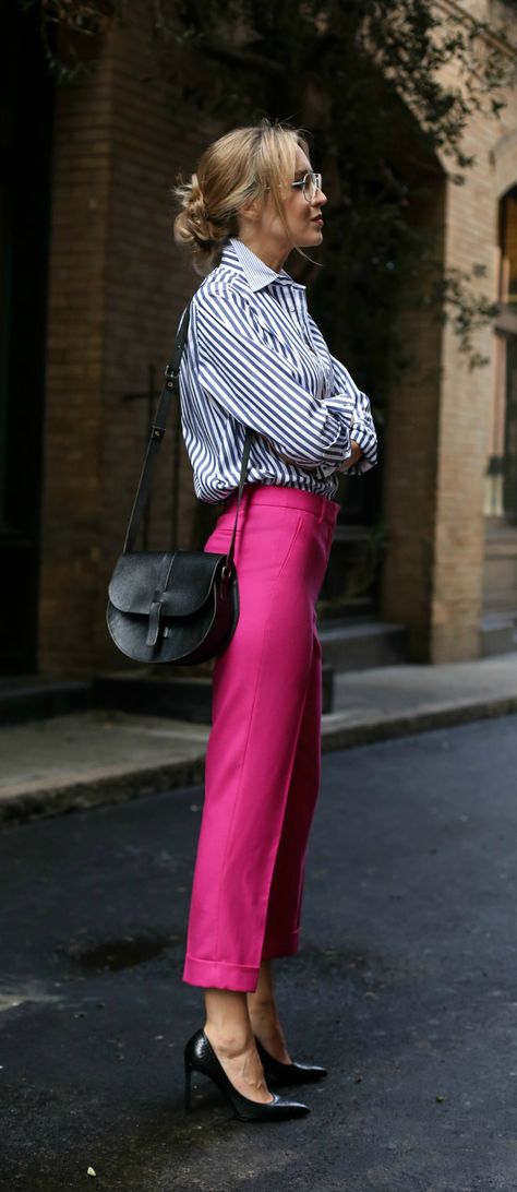 How to wear bright colors at the office with these fuchsia pink pants, navy and white striped boyfriend shirt and classic black pumps! Pink Trousers Outfit, Fuchsia Outfit, Pink Pants Outfit, Pants Outfit Work, Hot Pink Pants, Pink Trousers, Moda Chic, Womens Business Casual, Mode Chic