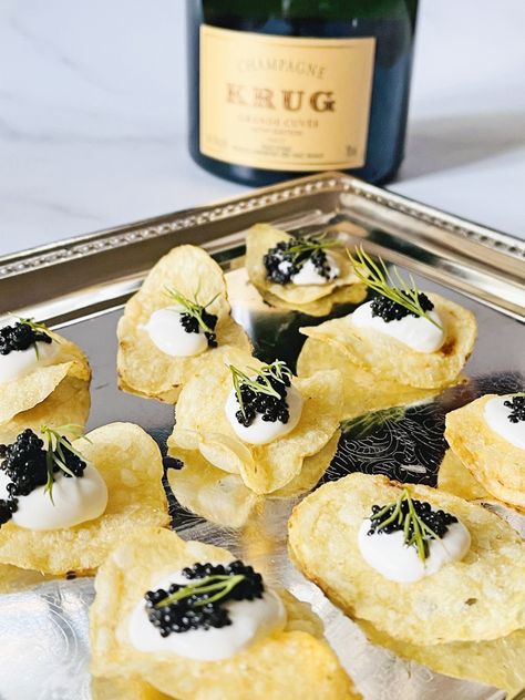 Caviar Potato Chips - There's Always Pizza Clock Strikes Midnight, Gourmet Appetizers, Caviar Recipes, Christmas Dinner Party, Holiday Brunch, Not The Only One, Party Food And Drinks, Potato Chips, Thank God