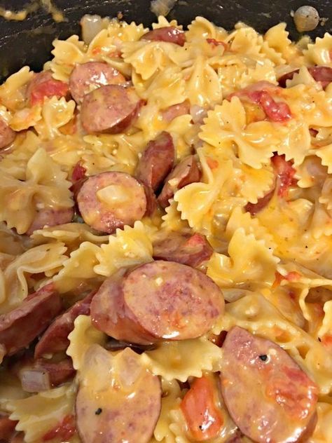 One Pot Smoked Sausage Pasta One Pot Smoked Sausage Pasta, One Pot Smoked Sausage, Smoked Sausage Pasta, Real Food Diet, Smoked Sausage Recipes, Sausage Pasta Recipes, Bow Tie Pasta, Sausage Pasta, Yummy Lunches