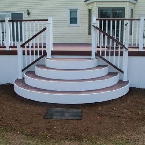 Creative Deck Ideas, Round Stairs, Deck Building Plans, Front Porch Steps, Circular Stairs, Vinyl Skirting, Deck Pictures, Patio Steps, Landscaping Retaining Walls