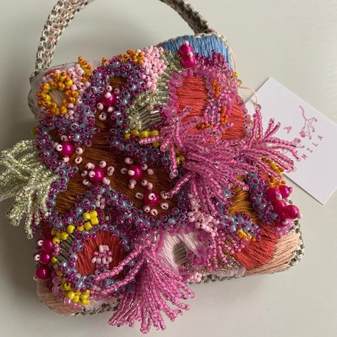 Mermaid Bag, Sac Diy, Embellished Bags, Embroidery Bags, Diy Purse, Beaded Bag, Beaded Crafts, Flower Bag, 자수 디자인