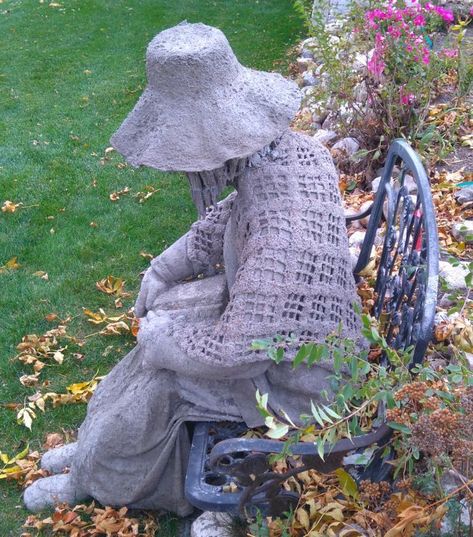 Side view of Lady, using mostly draped hypertufa method.  I crocheted the shawl. Garden Sculpture Diy, Draped Hypertufa, Hypertufa Projects, Diy Design Ideas, Scarecrows For Garden, Sculpture Diy, Nice Garden, Crocheted Shawl, Garden Figures