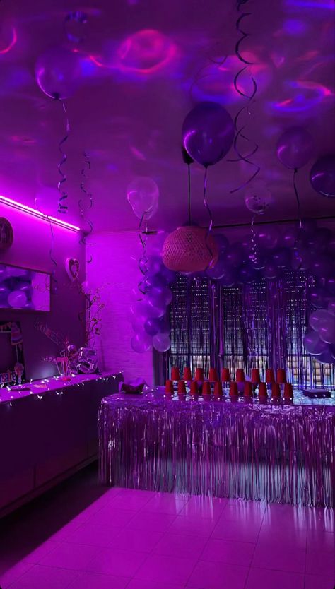 00s Party Aesthetic, Bday Ideas 16, 18th Birthday Theme Ideas Inspiration, Sweet Sixteen House Party, Cartoon Themed Party, Birthday Themes At Home, Euphoria Quince Theme, Euphoria Food Ideas, Bday Inspo Aesthetic