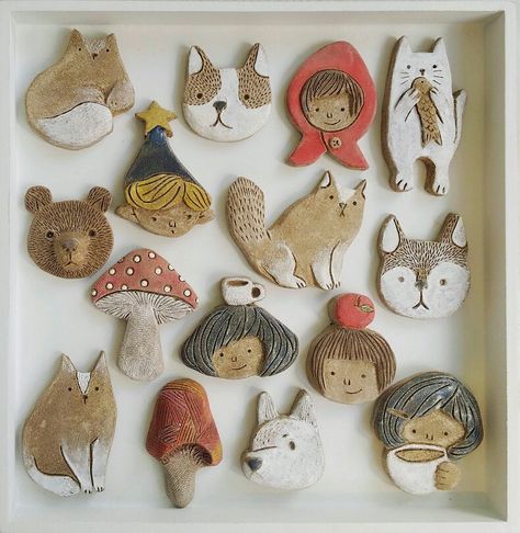 Ceramic Magnets Ideas, Air Dry Clay Projects, Tanah Liat, Clay Animals, Pottery Crafts, Clay Ornaments, Diy Pottery, Cute Clay, Clay Jewelry Diy