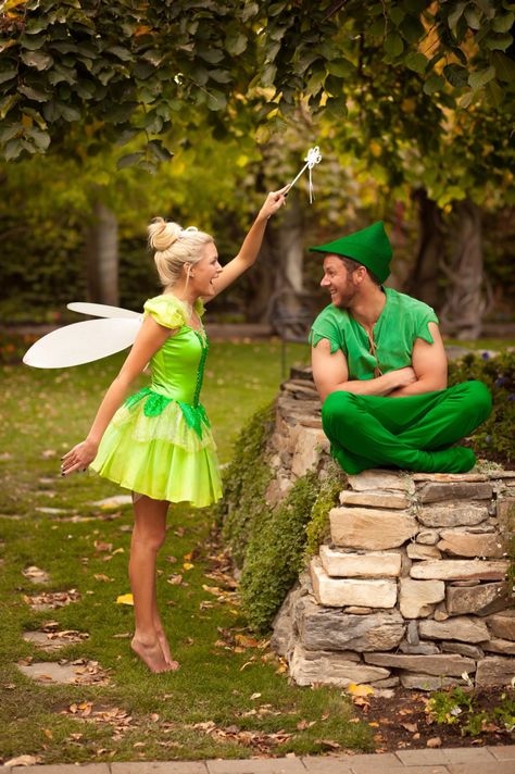 Halloween couples costumes. Peter Pan. Tinker bell. B A. Fashion blogger. Utah blogger. Lc Photography. Unique Couples Costumes, Costumes Faciles, Diy Fantasia, Couples Costumes Creative, Halloween Costumes Diy Couples, Cute Couples Costumes, Unique Couple Halloween Costumes, Diy Couples Costumes, Best Couples Costumes