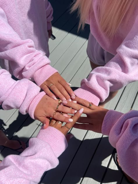 #pink #pinknails #pinkaesthetictheme #friends #friendship #friendshipgoals #friendsforlife #bestfriendsforever #bestfriendpictures #matching #pinksweater #summer #summervibes #summeraesthetic #summerstyle #pinksummernails #bff #bffgoals #capecod Pink Family Aesthetic, Pink Camping Aesthetic, Pink Best Friend Aesthetic, Pink Friends Aesthetic, Pink Couple Aesthetic, Friendship Nails, Vision Board Night, Pink Vision Board, Heart Best Friend