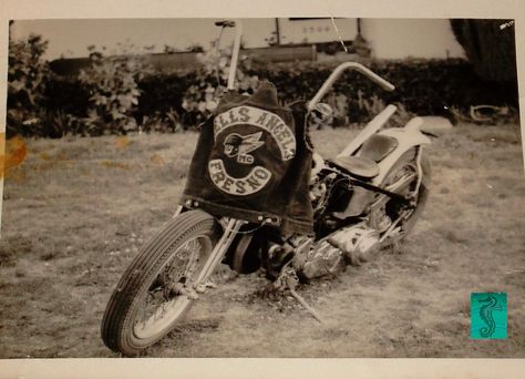 Classic old shot of a Hells Angels Jacket / Colors / Cut Hells Angles, Motorcycle Gang, Biker Clubs, Biker Lifestyle, Gang Member, Biker Gang, Biker Art, Look Rock, Strange Photos