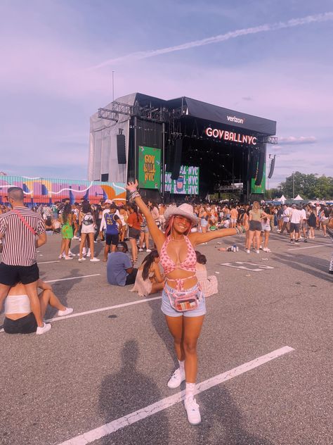 Governors Ball Festival, Governors Ball Outfit, Gov Ball Outfits Music Festivals, Suenos Festival Outfits, Suenos Festival, Govball Outfits, Gov Ball Outfits, Dresses For Festivals, Music Festival Aesthetic