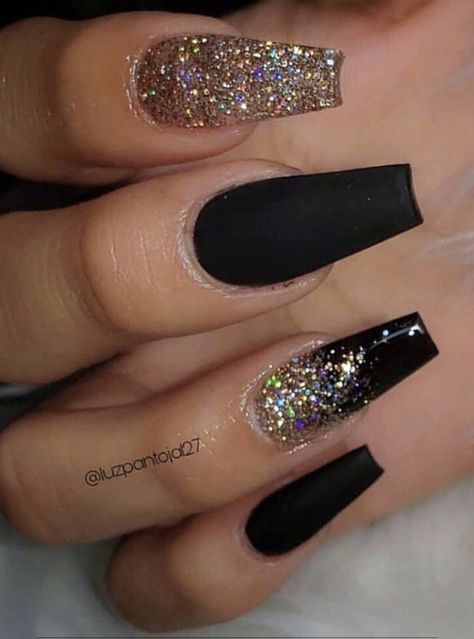 Black Gold Nails, Black Nails With Glitter, Nails With Glitter, Black Coffin Nails, Ombre Nails Glitter, Winter Nails Acrylic, Black Nail, Winter Nail Designs, Acrylic Nails Coffin