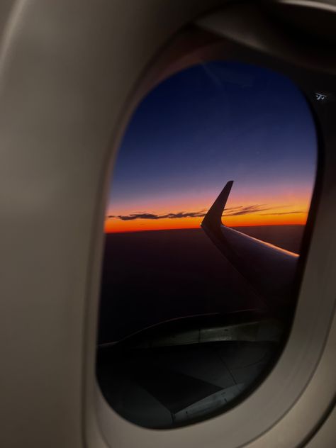 Sunset In Airplane, Airplane Sunset Aesthetic, Airport Feeling, Sunset Airplane, Airplane Sunset, Airplane Photos, Travel Airplane, Airplane Wallpaper, Airport Aesthetic